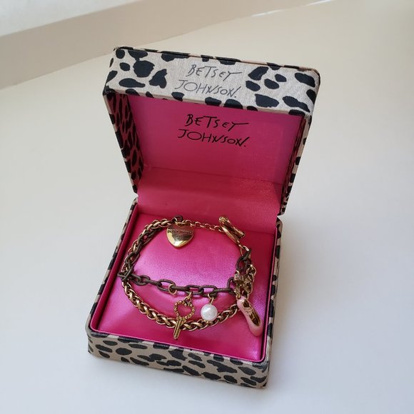 Betsey Johnson ballet bracelet. NWOT. - Picture 5 of 5